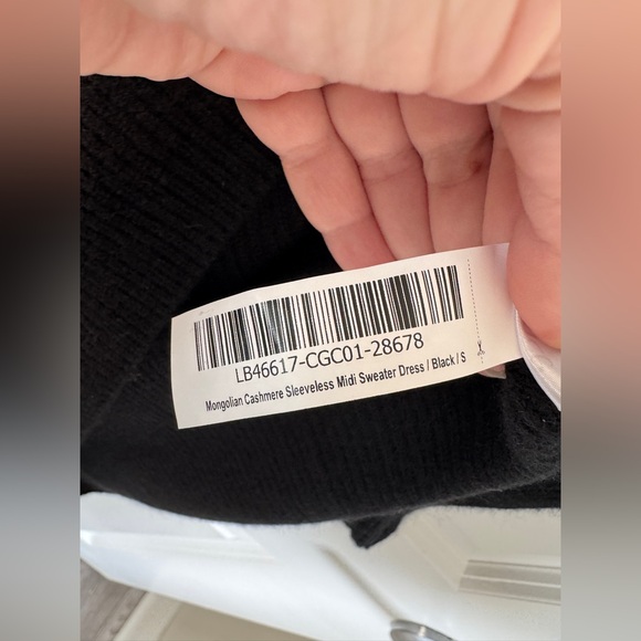 NWT! | QUINCE Mongolian Cashmere Sleeveless Midi
Sweater Dress Black Size Small - Picture 15 of 16